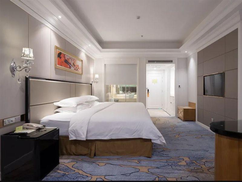 Vienna International Hotel Guangzhou Shijin Exterior photo