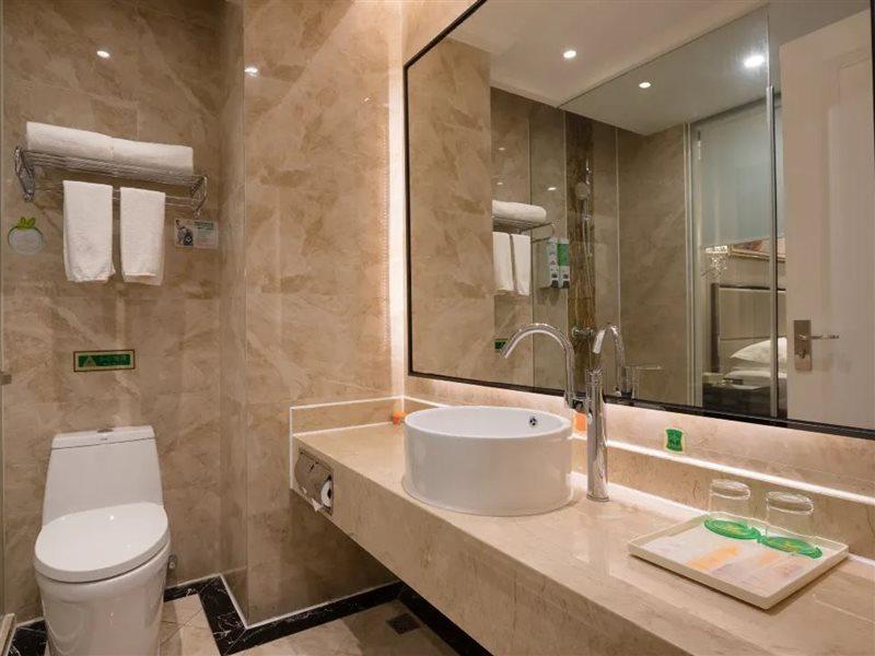 Vienna International Hotel Guangzhou Shijin Exterior photo